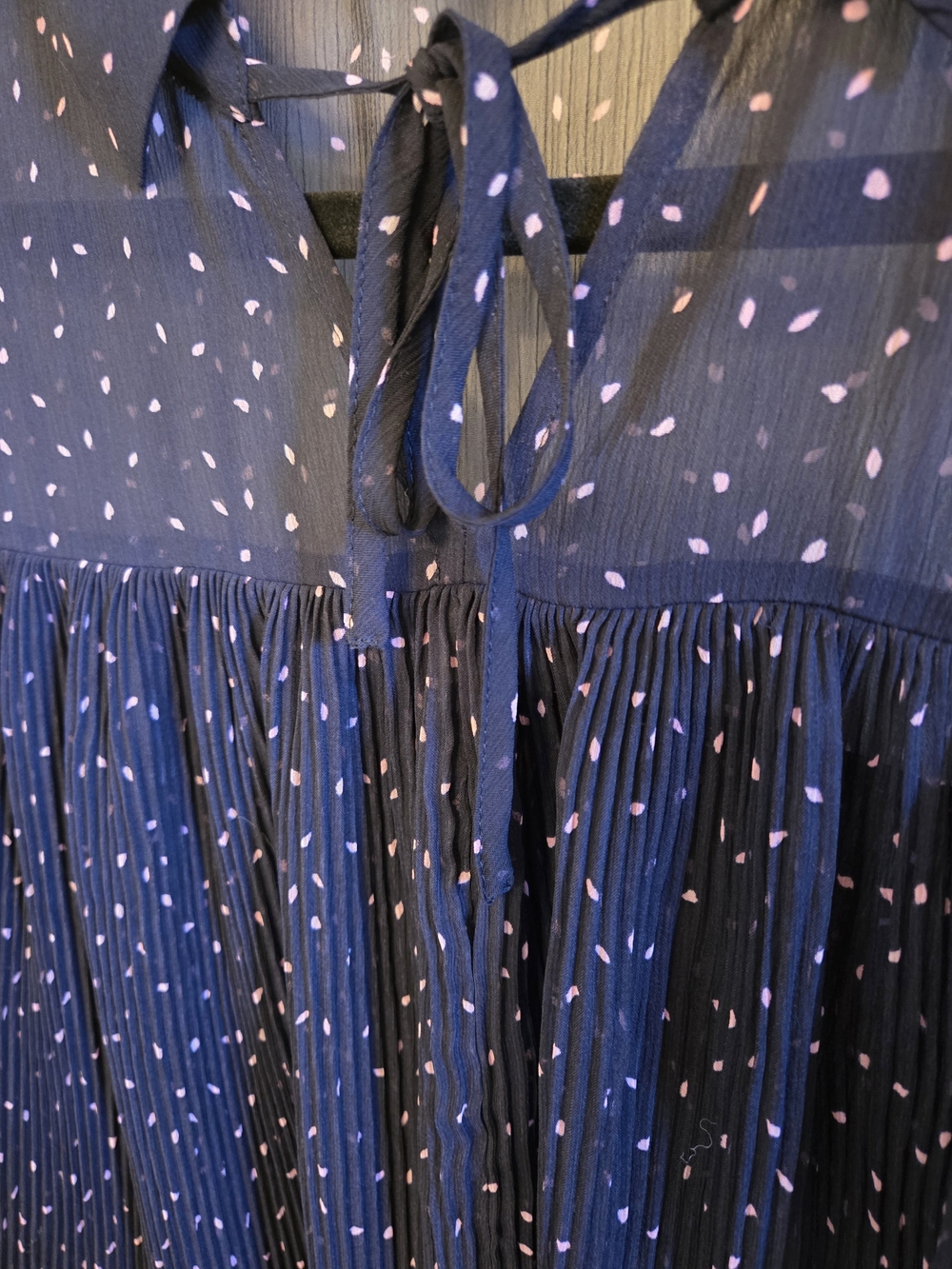 LC Lauren Conrad Dark Blue Semi-sheer Sleeveless Blouse with Pink Leaf Print - Picture 5 of 6